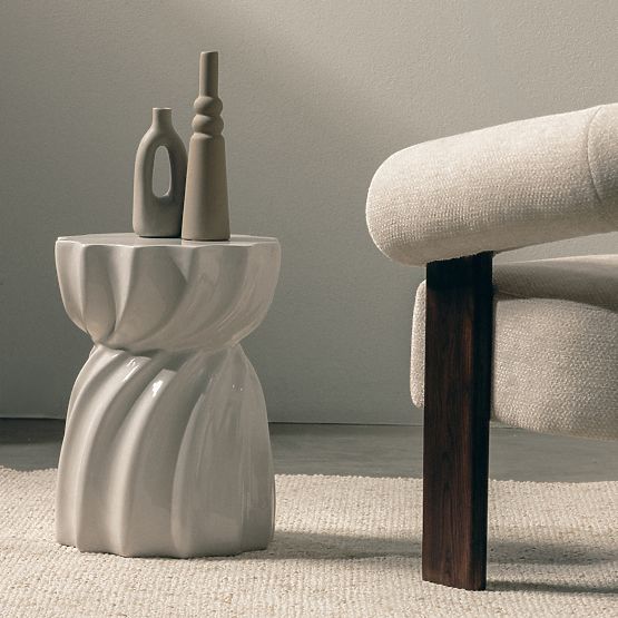 Boční stolek Bloom 35 cm, šedobéžový, lesklý