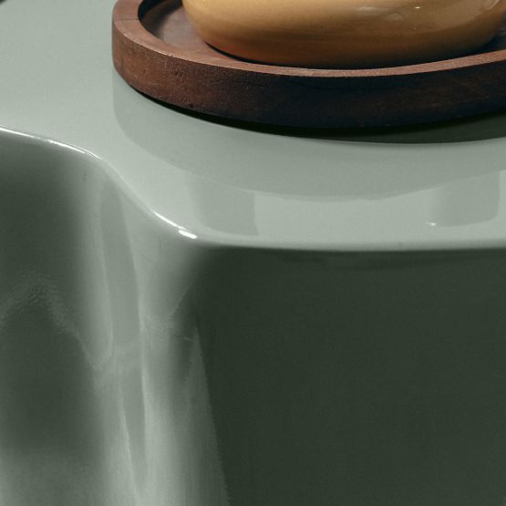 Boční stolek Bow 49 cm, šalvějový, lesklý, oblé tvary