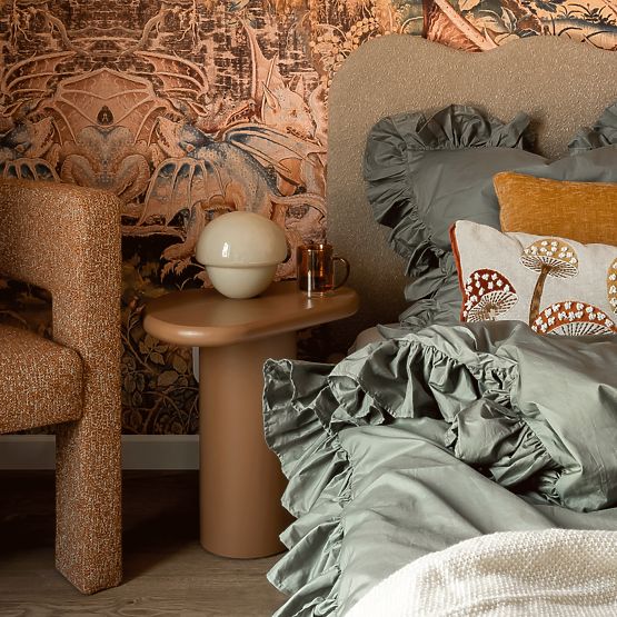 Boční stolek Monaco skořicový, matný, oblé tvary