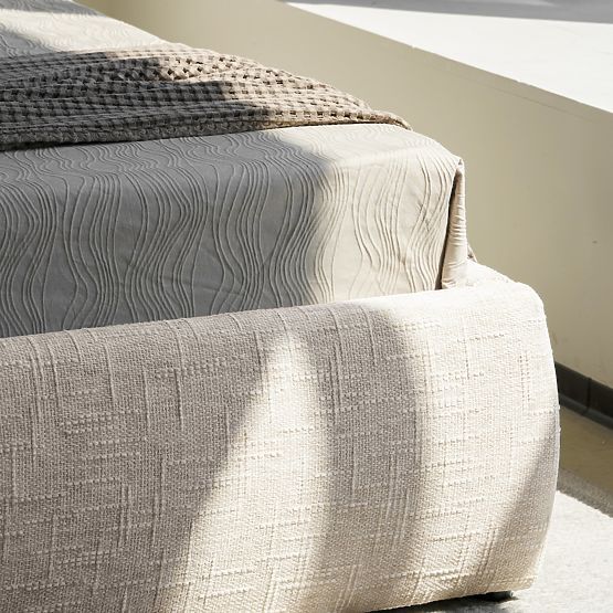 Čalouněná postel Nestia 160x200 cm, s roštem a úložným prostorem, světle béžová, zaoblená