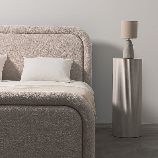 Čalouněná postel Ovoid 140x200 cm, s roštem a úložným prostorem, zaoblená, béžová