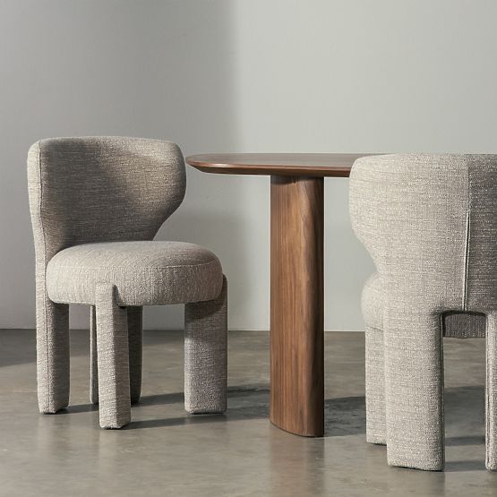 Čalouněná židle Elaine béžová, oblý tvar