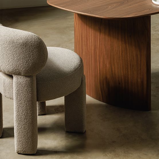 Čalouněná židle Falone šedobéžová, boucle, oblé tvary