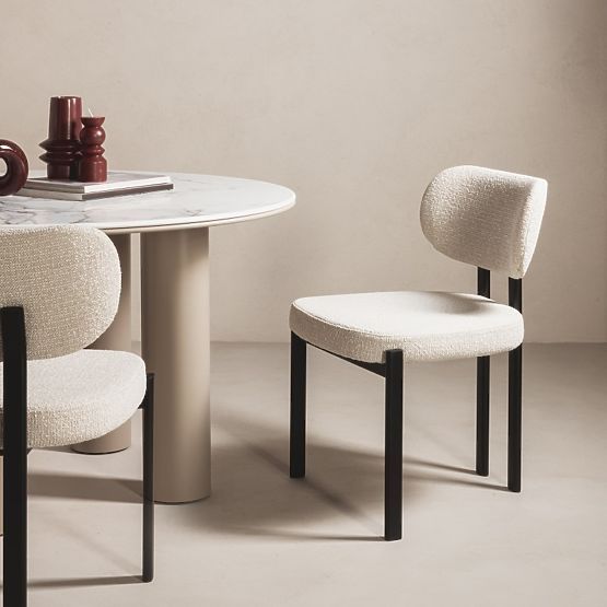 Čalouněná židle Flare, světle béžová/černé nohy