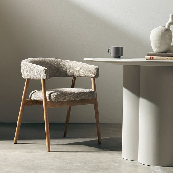 Čalouněná židle Giovani, béžová/dubové dřevo, zaoblená