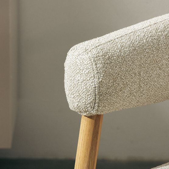 Čalouněná židle/křeslo Montepulciano, světle béžová/dubové dřevo, zaoblené