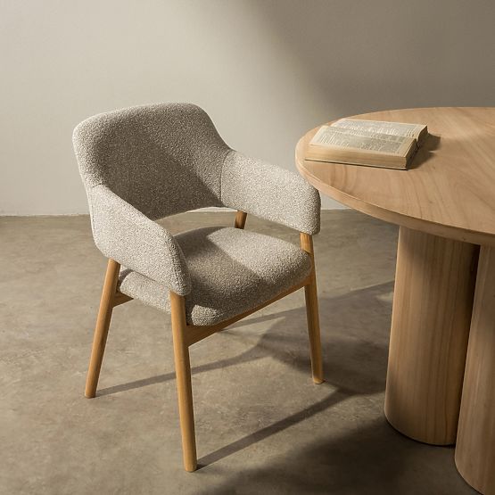 Čalouněná židle Sanremo světle šedá, boucle/dub