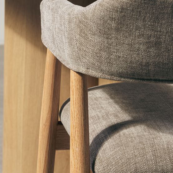 Čalouněná židle Sorrento, tmavě béžová, dub