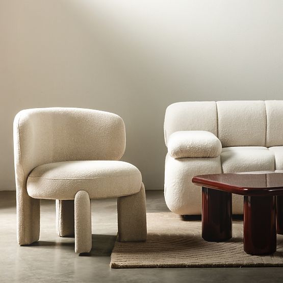 Čalouněné křeslo Elaine béžové, boucle, oblé tvary