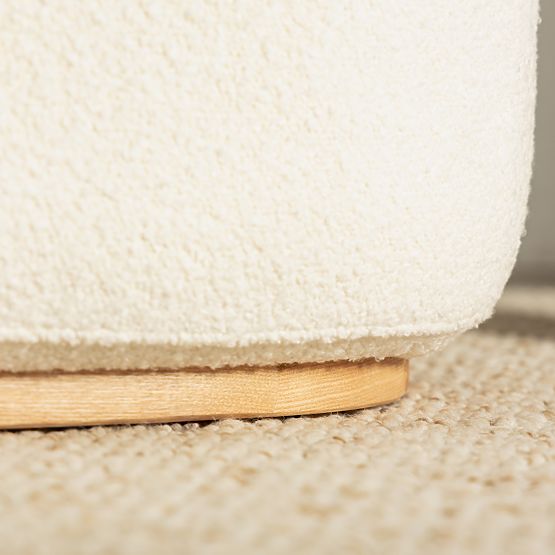 Čalouněné křeslo Imai bílé, oblé tvary