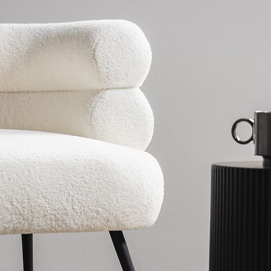 Čalouněné křeslo/židle Leya ecru, zaoblené, černé nohy