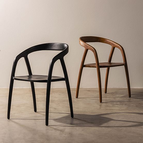 Dřevěná židle Sande zaoblená, černá, teakové dřevo