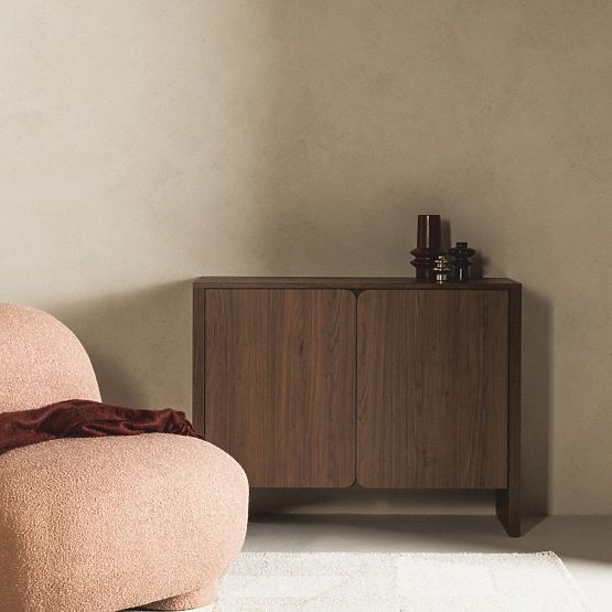 Dvoudveřová komoda Moku ořech villa, zaoblené čelní plochy