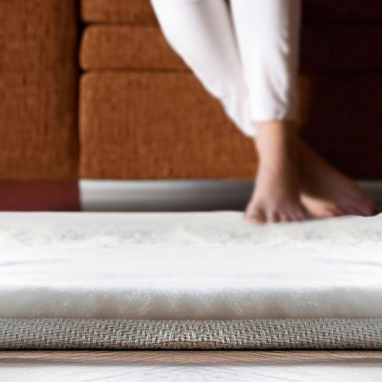 Hedvábný koberec Rabbit - Bílá Ecru