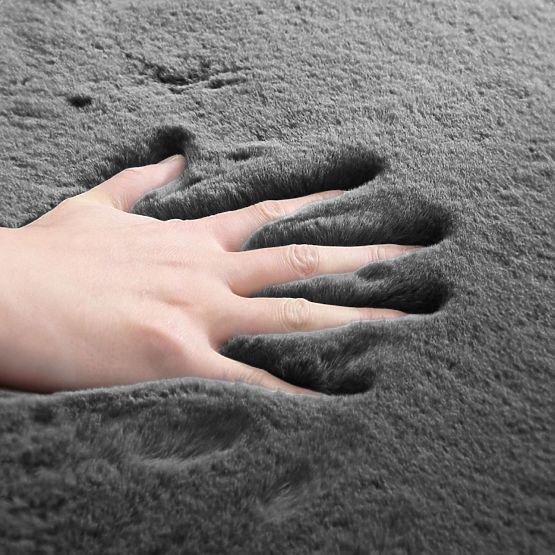 Hedvábný koberec Rabbit - Dark grey