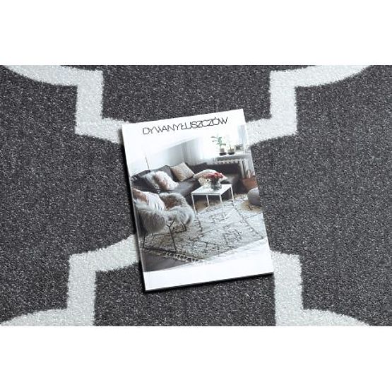 Koberec SKETCH - F730 vzor Marocký jetel, Mříž šedá /bílá