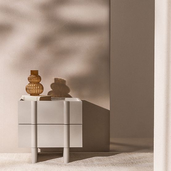 Noční stolek Moss kašmírový, zaoblený