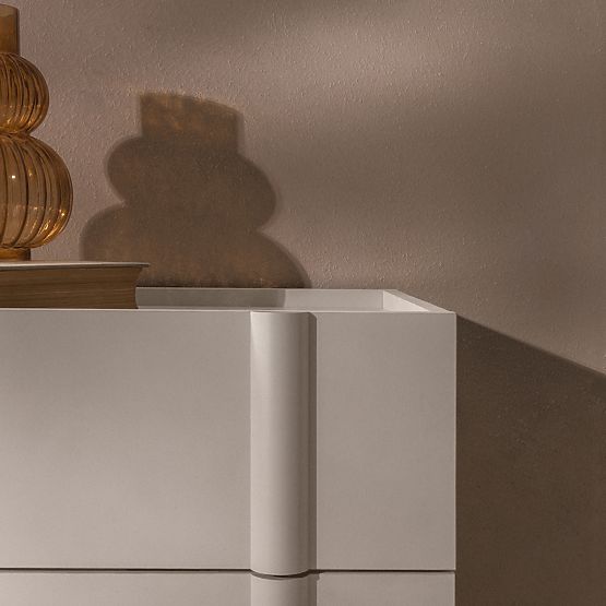 Noční stolek Moss kašmírový, zaoblený