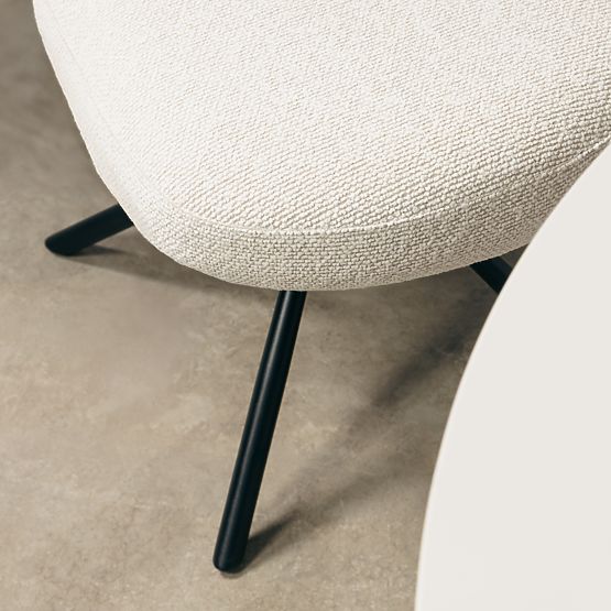 Otočná židle Belize světle béžová, oblé tvary