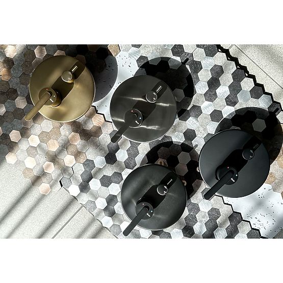 Podomítková sprchová sada Rea Ontario Černá + BOX