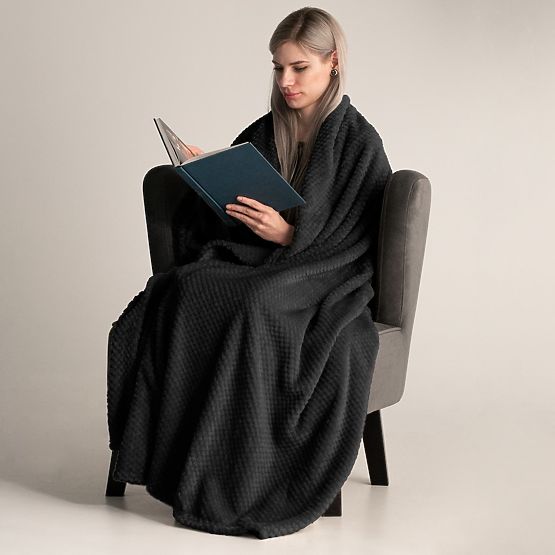 Přehoz HENRY černý s žakárovým vzorem moderní styl 220x240