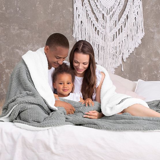 Přehoz SHLEEPY šedá barva s žakárovým vzorem klasický styl 220x240