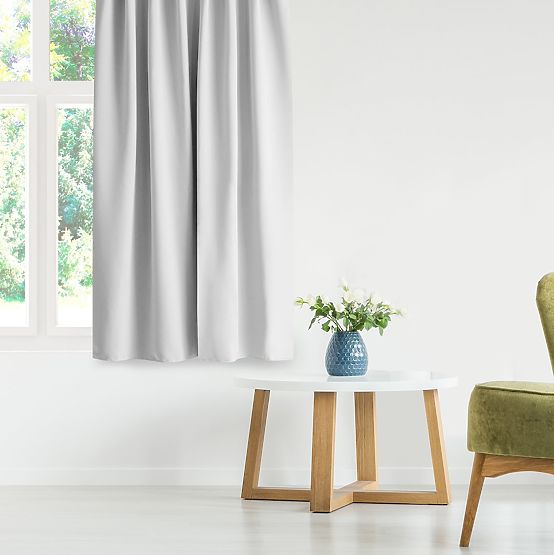 RESTILO závěs BLACKOUT barva bílá, klasický styl, stříbrné kroužky, materiál blackout