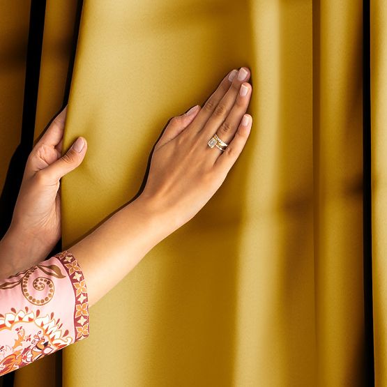 RESTILO závěs BLACKOUT barva hořčicová, klasický styl, stříbrné kroužky, materiál