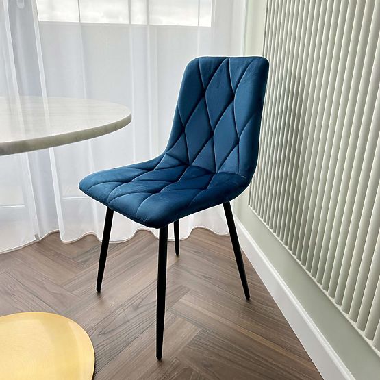 Sametová čalouněná židle Madison modrá Velvet
