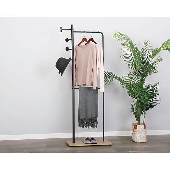 Stojanový věšák na oblečení s policí na boty