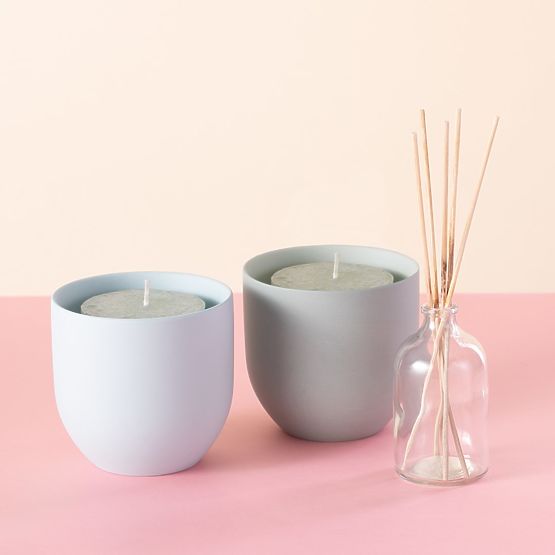 Svícen SHIRE barva světle modrá moderní styl do interiéru ameliahome