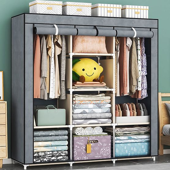 Velká textilní skříň s policemi na oblečení a boty