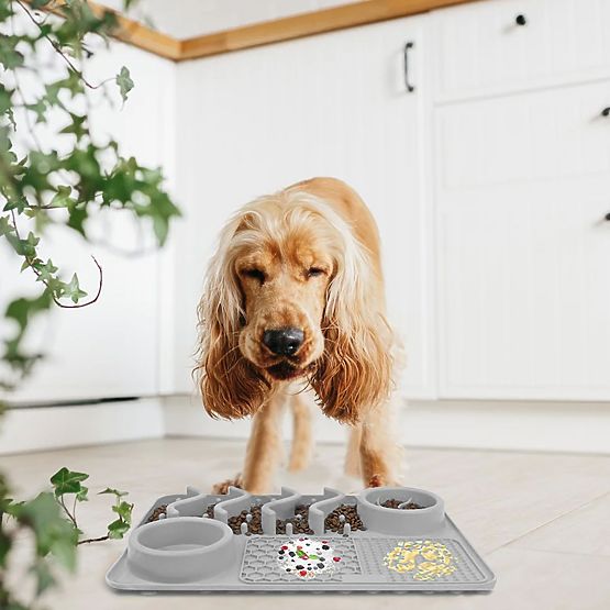 ZELENÁ LÍZACÍ PODLOŽKA ZPOMALUJÍCÍ JÍDLO