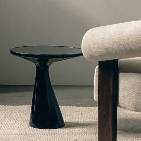 Boční stolek se skleněnou deskou Muun 45 cm, černý, lesklý, oblé tvary