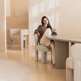 Čalouněná židle Falone béžovošedá, boucle, oblé tvary