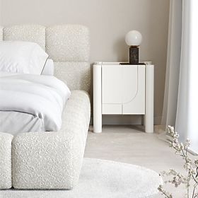 Noční stolek Lunaria s frézovaným čelem, bílý