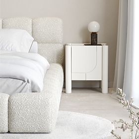 Noční stolek Lunaria s frézovaným čelem, bílý