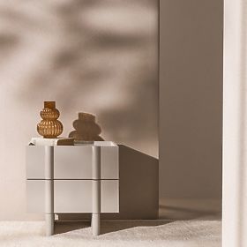 Noční stolek Moss kašmírový, zaoblený